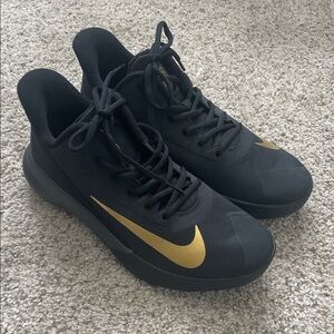 Nike Men's Black and Gold Athletic Sneakers Size 8